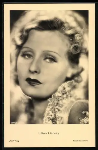 AK Schauspielerin Lilian Harvey schaut seitlich