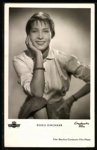 AK Schauspielerin Doris Kirchner mit elegantem Armband