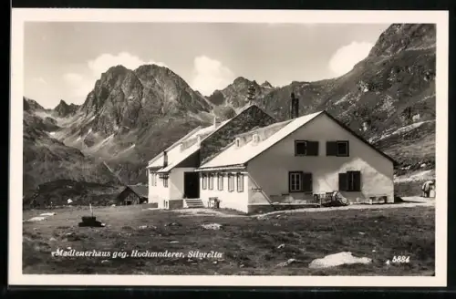 AK Madlenerhaus, Blick auf Berghütte mit Hochmaderer