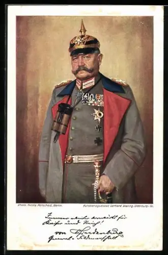 AK Portrait Generalfeldmarschall Paul von Hindenburg mit Pickelhaube & Feldstecher