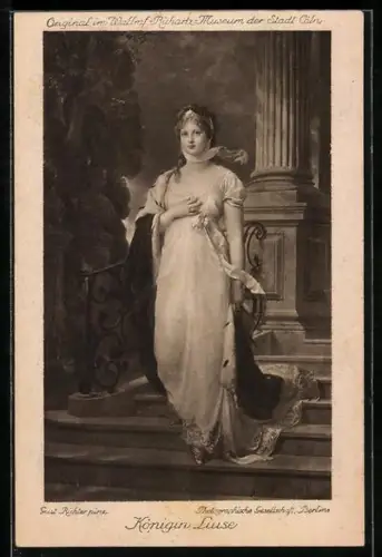 AK Königin Luise von Preussen auf einer Treppe