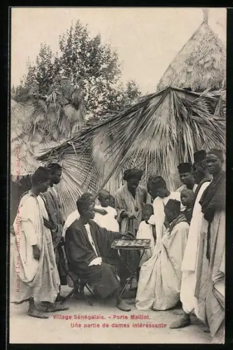 AK Porte Maillot, Village Sénégalais, une partie de dames intéressante