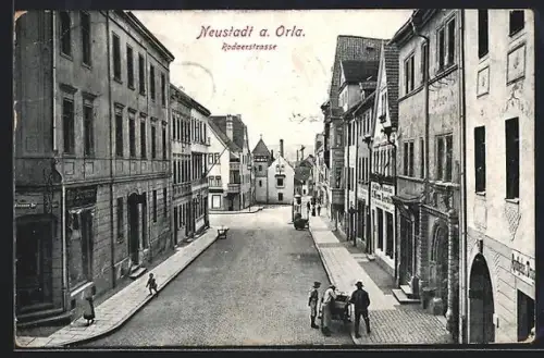 AK Neustadt / Orla, Rodaer Strasse mit Geschäften und Leuten