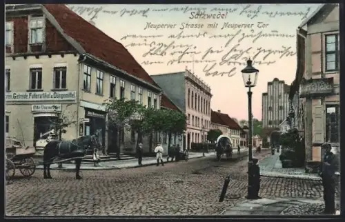 AK Salzwedel, Neuperver Strasse mit Neuperver Tor, Ladengeschäft Futterartikel u. Düngemittel Otto Burmeister