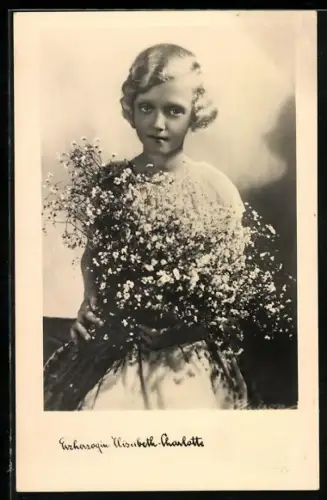 Foto-AK Erzherzogin Elisabeth-Charlotte mit Blumenstrauss