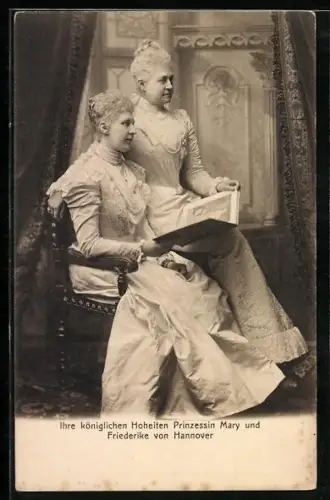 AK Ihre königlichen Hoheiten Prinzessin Mary und Friederike von Hannover, in königlichen Gewändern