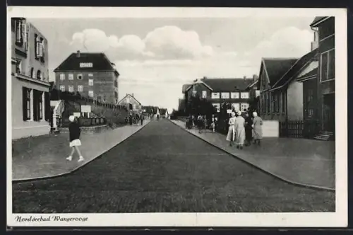 AK Wangerooge, Zedelius-Strasse mit Passanten und Geschäftshäusern