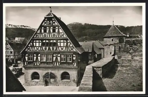 AK Dörrenbach / Pfalz, Historisches Rathaus mit befestigtem Friedhof