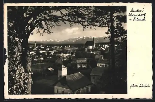 AK Laufen a. Salzach, Ortsansicht mit Kirche und Bergpanorama