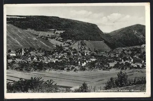 AK Veldenz / Mosel, Ortsansicht mit Bergen