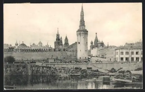 AK Moscou, La Moscowa aux murs du Kremlin