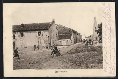 AK Bortenach, Vue du village avec bâtiments et église en arrière-plan