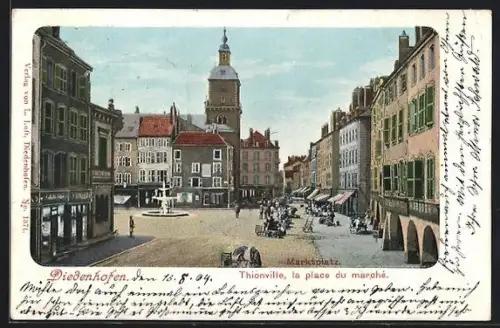 AK Thionville, La place du marché animée avec vue sur l`église et bâtiments historiques