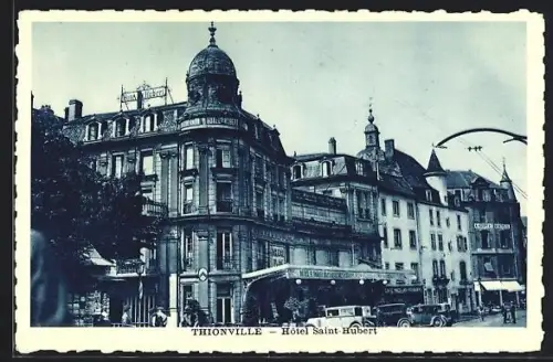 AK Thionville, Hôtel Saint-Hubert et voitures devant le bâtiment historique