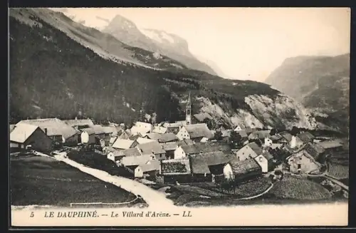 AK Le Villard d`Arène, Vue du village dans le Dauphiné avec montagnes en arrière-plan