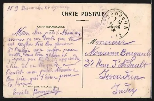 AK Grenoble, Quartier du 1er Régiment d`Artillerie Alpine avec soldats devant l`entrée principale