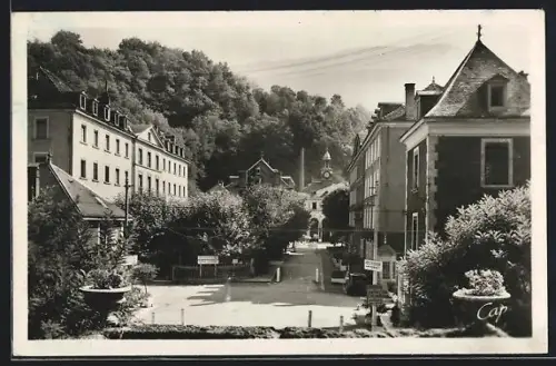 AK Uriage-les-Bains, Entrée de l`Avenue et grand Casino