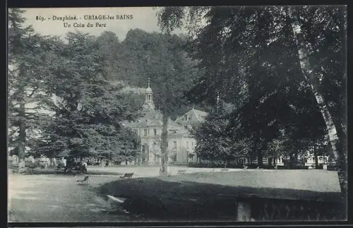 AK Uriage-les-Bains, Un coin du parc