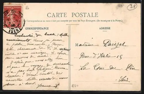 AK Passins, Vue générale du village avec vignobles au premier plan