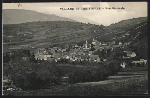 AK Villard-St-Christophe, Vue générale du village dans la campagne environnante
