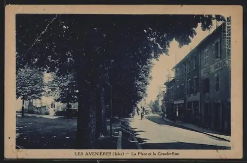 AK Les Avenières /Isère, La Place et la Grande-Rue