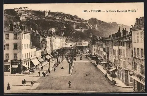 AK Vienne, Le Cours Président Wilson avec vue sur la colline en arrière-plan