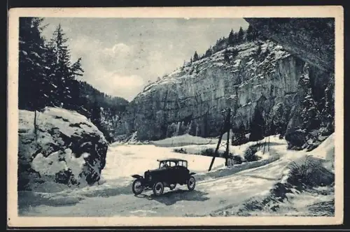 AK Les Gorges d`Engins, Sports d`hiver dans les gorges enneigées avec une voiture sur la route