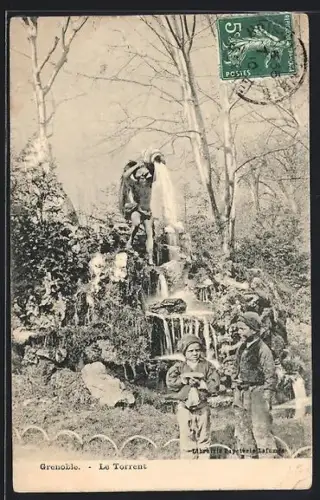 AK Grenoble, Le Torrent avec des enfants jouant près de l`eau