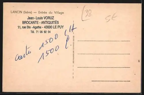 AK Lancin /Isère, Entrée du Village avec bâtiments et arbres