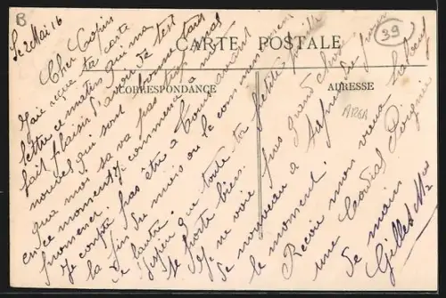 AK Pont-de-Beauvoisin, La Folatière, vue d`une rue avec des passants et des bâtiments historiques