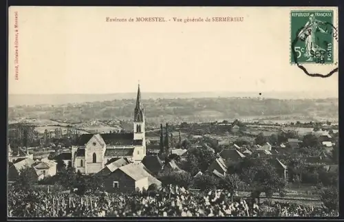 AK Sermerieu, Vue générale du village avec église et paysage environnant