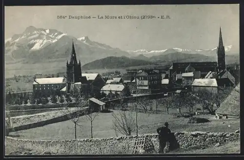 AK La Mure, La Mure et l`Obiou avec vue sur les montagnes enneigées