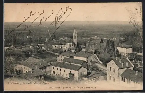 AK Thodure /Isère, Vue générale du village avec église et paysages environnants