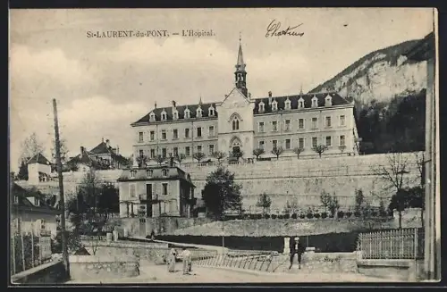 AK St-Laurent-du-Pont, L`Hôpital majestueux avec vue sur les collines environnantes