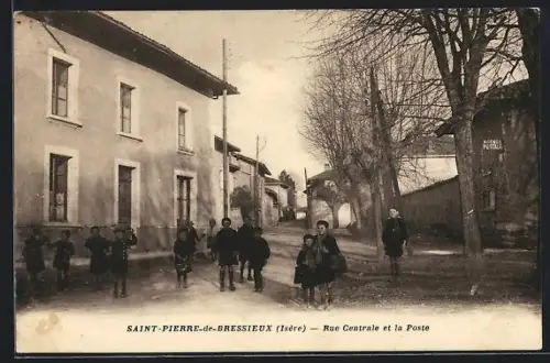 AK Saint-Pierre-de-Bressieux /Isère, Rue Centrale et la Poste