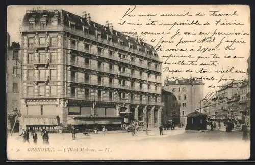 AK Grenoble, L`Hôtel Moderne et tramway en rue animée