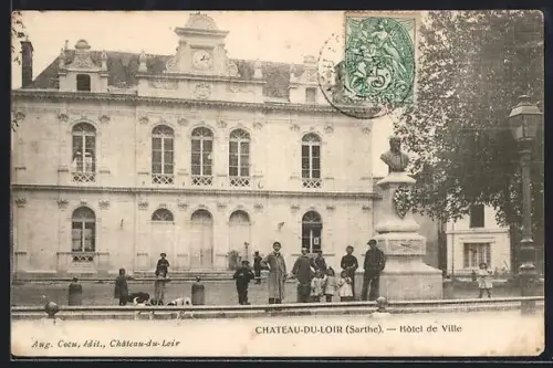 AK Château-du-Loir /Sarthe, Hôtel de Ville et statue sur la place principale