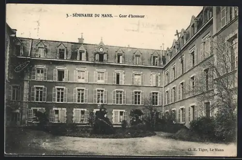 AK Le Mans, Séminaire du Mans, Cour d`honneur