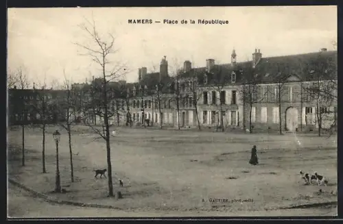 AK Mamers, Place de la République avec promeneurs et chiens