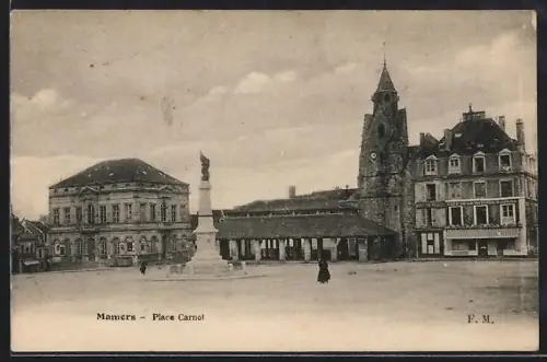 AK Mamers, Place Carnot avec statue et bâtiments historiques