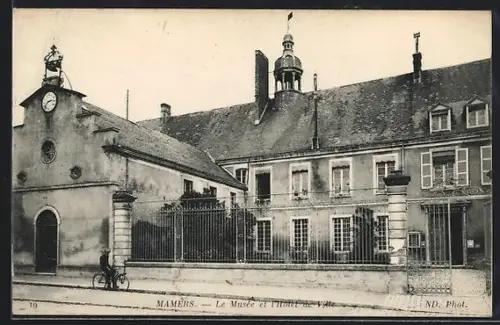 AK Mamers, Le Musée et l`Hôtel de Ville