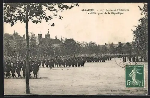 AK Mamers, 115e Régiment d`Infanterie défilé, place de la République