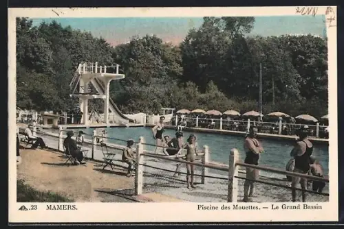 AK Mamers, Piscine des Mouettes, Le Grand Bassin avec plongeoir et baigneurs en été