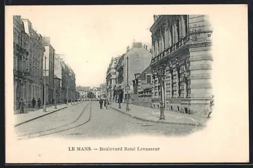 AK Le Mans, Boulevard René Levasseur avec bâtiments historiques et passants