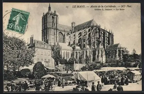 AK Le Mans, Abside de la Cathédrale et marché animé devant l`édifice