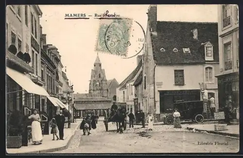 AK Mamers, Rue du Pont-Neuf animée avec habitants et chevaux