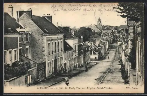 AK Mamers, La Rue du Fort, Vue sur l`Église Saint-Nicolas
