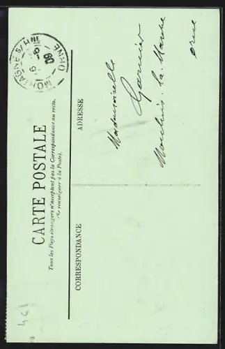 AK Le Mans, Le Quartier des Bas-Fossés, vue sur les maisons anciennes et la rue animée