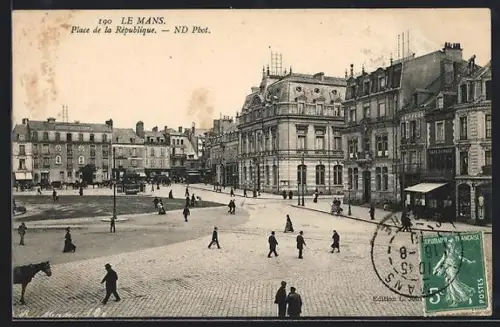 AK Le Mans, Place de la République animée avec passants et bâtiments élégants