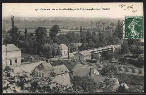 AK Château-du-Loir, Sarthe, Vallée du Loir au Port-Gauthier avec pont et maisons environnantes